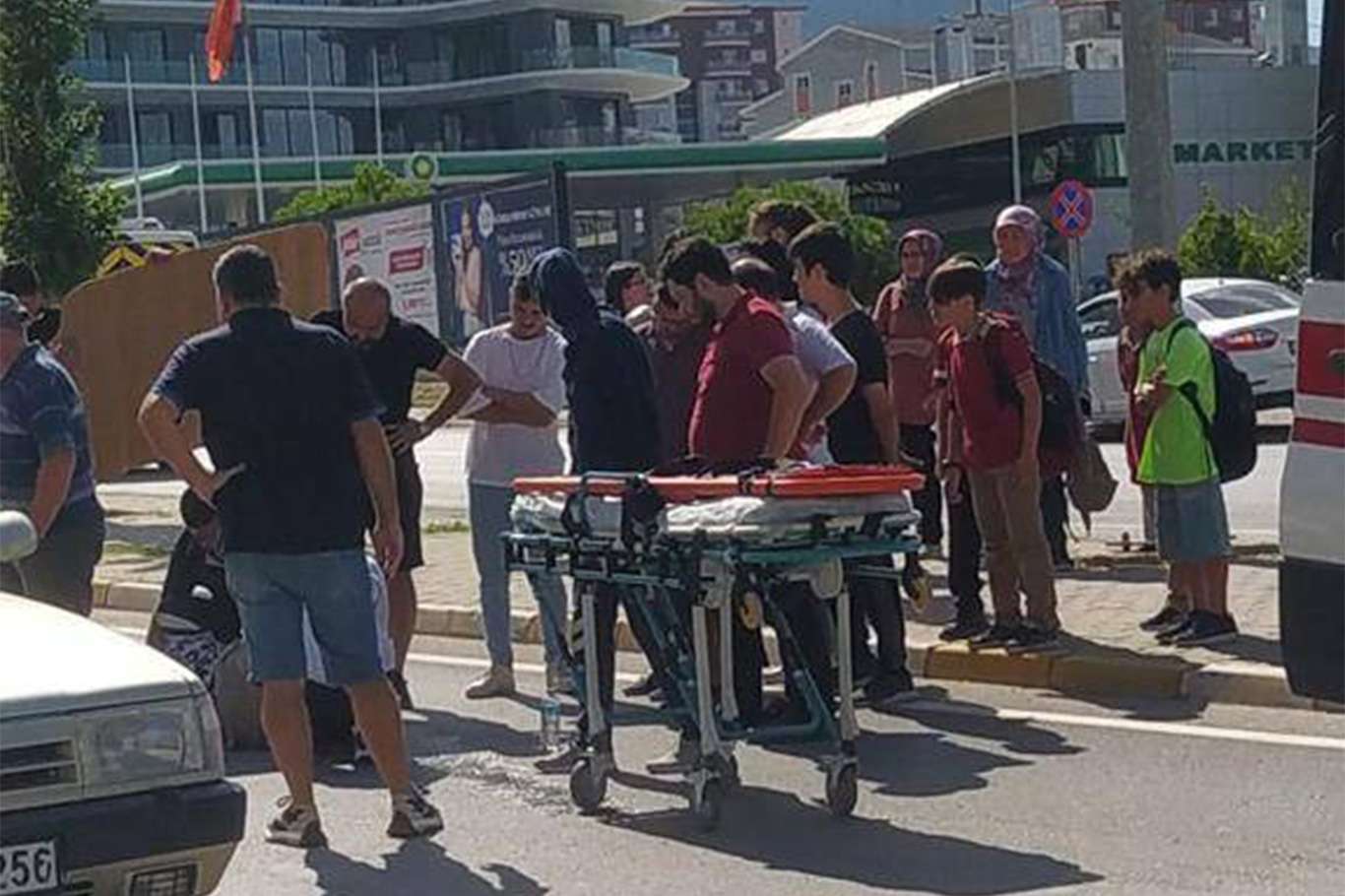 Otomobilin çarptığı kadın ağır yaralandı Otomobilin çarptığı kadın ağır yaralandı